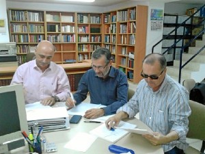 Jesús Velasco, Rafael J. Terán y Juan Cobos en la sede de la Asociación de la Prensa.