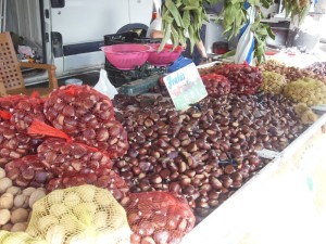 En esta Feria se adquieren las primeras castañas y nueces de la temporada.