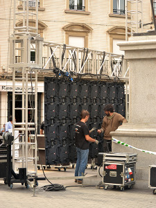 Operarios trabajando en la Plaza de las Monjas