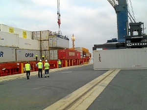 El barco, atracado en el Puerto de Huelva. 