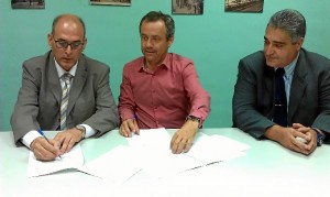 Firma del convenio entre ambas entidades.