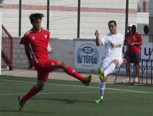 Tuvo que emplearse a fondo la zaga condal en los compases finales. / Foto: Josele Ruiz.