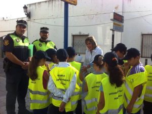 Los escolares atienden las explicaciones sobre conductas.