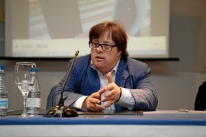 Pablo Pineda durante su conferencia en Huelva. 