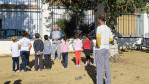 A la petanca se puede jugar con cualquier edad.