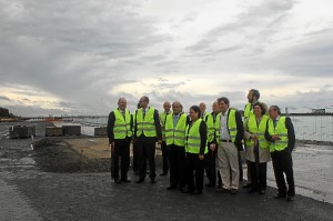 Visita institucional al Paseo de la Ria del Puerto Huelva. 