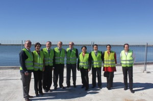 Visita alcalde de Huelva y presidenta del Puerto al Paseo de la Ria