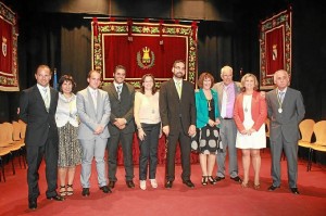 El alcalde con su equipo de gobierno el día de la toma de posesión de la actual legislatura.