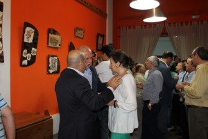 La inauguración se ha llevado a cabo en Bodegas Sauci.