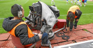 Las televisiones son las que deciden los horarios de los partidos de fútbol.