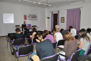 Un momento de la nueva jornada del curso de Manipulador de Alimentos celebrada en Zalamea. 