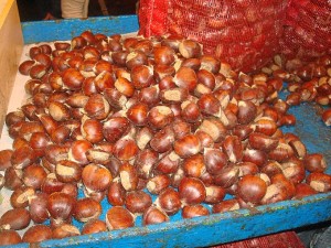 Castañas, preparadas para ser asadas. 