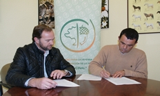García-Palacios en representación de Encinar y Volante firmaron un acuerdo de colaboración.