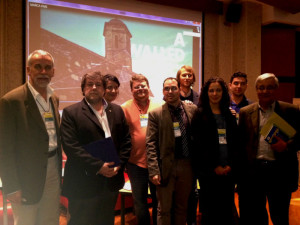 (De izquierda a derecha): Guillermo Gaviria, presidente de Rrulac; Carlos Colombo, presidente de Aruna; Tiziana Carvallo, directora de Ustation; Rob Quicke, creador del World College Radio Day; Daniel Martín, director de Onda Campus; Robin Buchholz, responsable de Crge-France; Cinta Espino, directora de UniRadio; y David Dahma, presidente de Reuch.