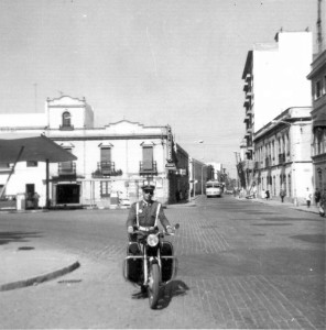 Imagen tomada desde la estación Huelva-Sevilla mirando hacía la antigua estación de servicio Gong.