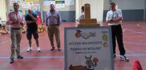 Un momento de la inauguración del Aula de Baloncesto en Moguer.