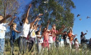 Los pequeños durante la actividad en Marismas del Odiel