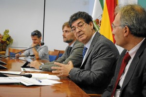 Valderas ha presentado los presupuestos junto a José Fiscal.