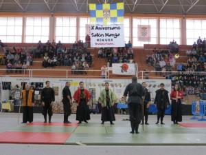 Torneo de espadas en el Salón.