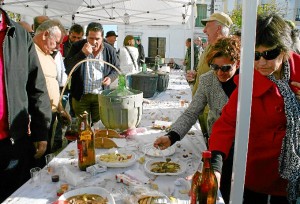 Degustación del mosto el pasado año. 