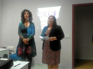 Carmen Cárdenas inauguró el taller sobre violencia de género.