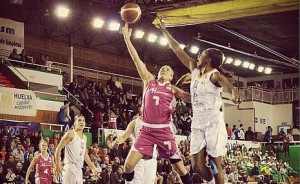 Tanya Bröring, una de las destacadas en el partido ante el BIzkaia GDKO.