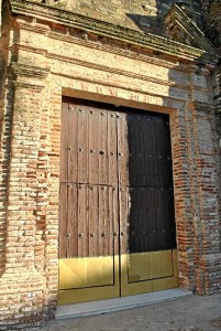 Puerta de la parroquia de Zalamea.