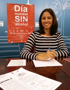 Eva Maestre, concejal de Igualdad y Bienestar Social, en la presentación de las  actividades del Día Mundial Sin Alcohol.