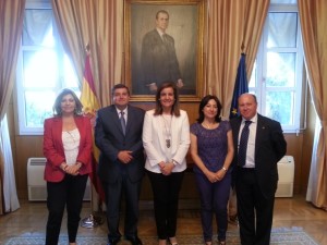 Representantes de la entidad académica con la ministra de Empleo.