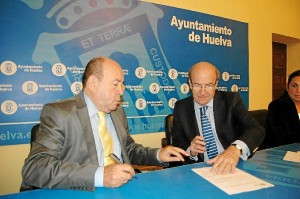 Firma del convenio con Apreja. 