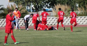 Los jugadores de La Palma celebran alborozados el tanto de Guarte. / Foto: G. A.