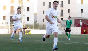 Guarte celebra uno de los goles anotados en la tarde del sábado. / Foto: Josele Ruiz.