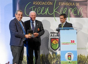 Se trata de un reconocimiento a la amplia trayectoria de Juan Manuel en el mundo del golf. 