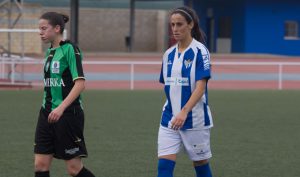 Maite, durante el partido contra el Oviedo Moderno. / Foto: J.M. Arrazola.