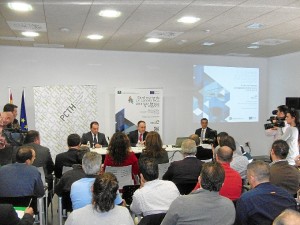 Antonio Valverde, Andrés Toscano e Ignacio Caraballo han presentado la iniciativa.