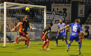 Menosse lamentó los errores que costaron la derrota en Ponferrada. / Foto: www.infobierzo.com.