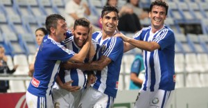 Jonathan Valle celebra con sus compañeros el gol de Montoro ante el Barcelona B. 