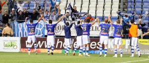 La afición del Recre está respondiendo a la campaña solidaria en favor del Banco de Alimentos. / Foto:Josele Ruiz.