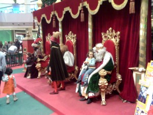 Antes de la Gala, los Reyes Magos estarán atendiendo a los más pequeños. 