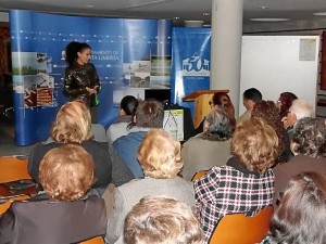 La delegada presentando el Plan Local de Salud en Punta Umbría.