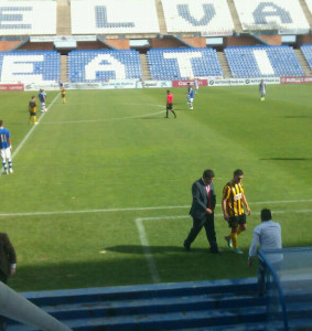 Selu se lesionó en la acción del segundo penalti y tuvo que ser sustituido tras lanzarlo. / Foto: C. B.