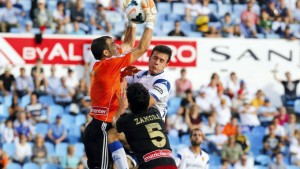 Con Zamora en la medular Sergi quiere combatir el poderío aéreo del Alavés,