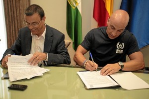 Diputación y Bomberos firman el convenio de colaboración.