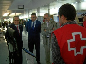 El rector ha acudido a la inauguración de la muestra.