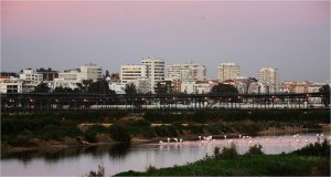 Desde Argentina recuerda mucho a la ciudad de Huelva. 