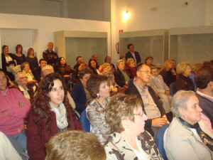 El público abarrotó la sala con motivo de la presentación del libro.