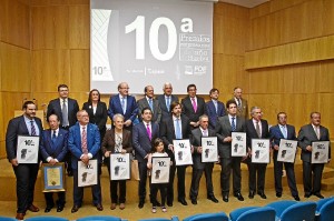 Foto de familia de los premiados.