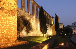 Vista del acueducto de la ciudad portuguesa de Serpa.