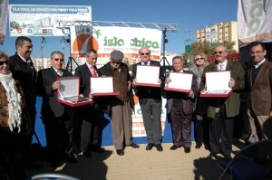 Todos los homenajeados por la Asociación de Comerciantes de Isla Chica. 