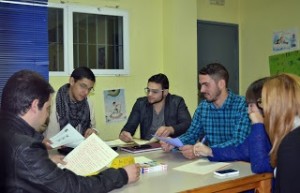 Los jóvenes participando en uno de los proyectos. 